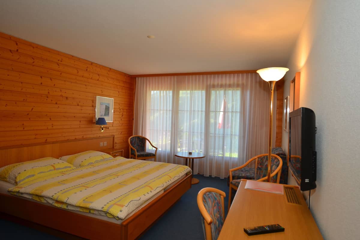 in-room safe, desk, soundproofing, free wifi