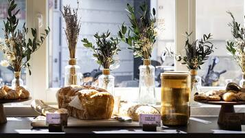 Free daily continental breakfast