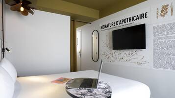 Skrivebord, lydisolert, barnesenger (inkludert) og wi-fi (inkludert)