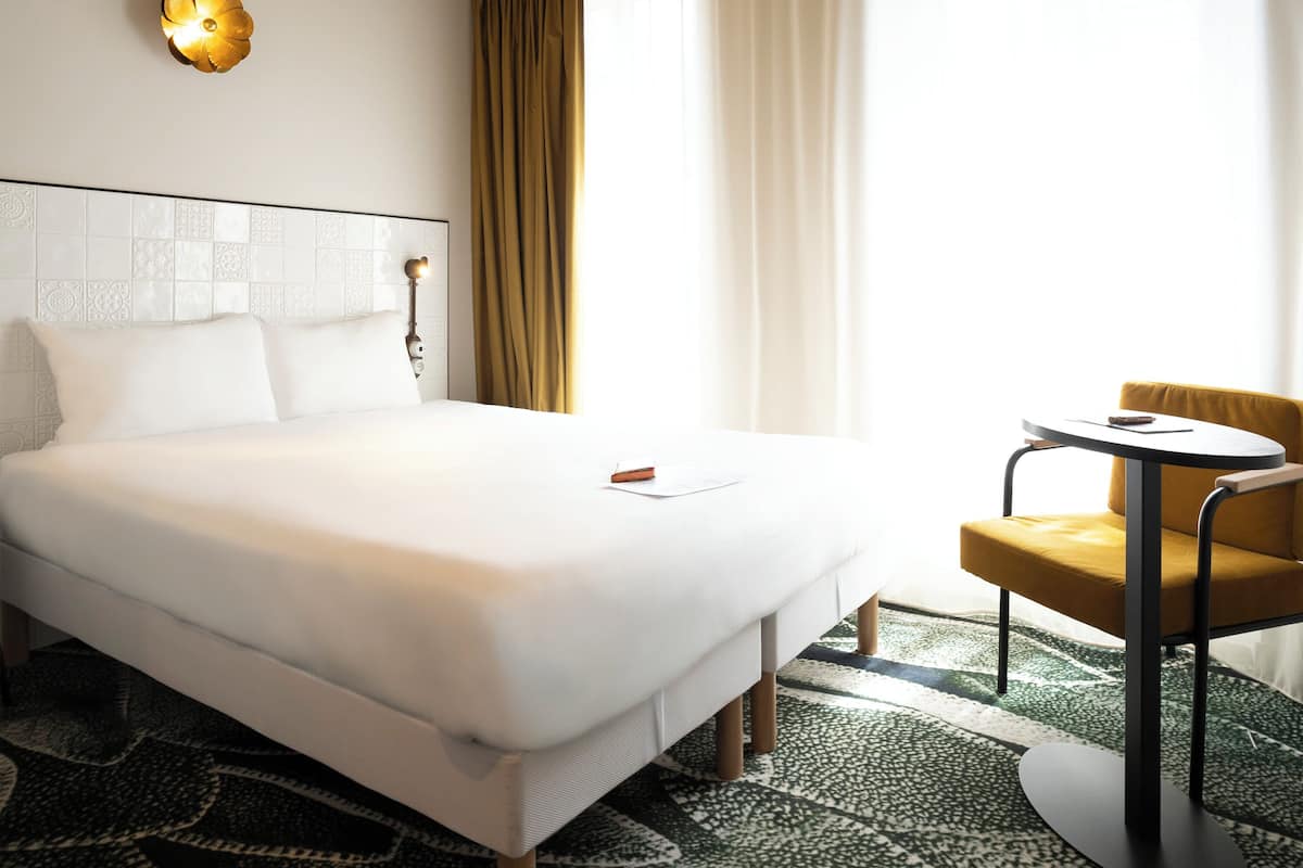 Standard Room, 1 Double Bed | Desk, soundproofing, free cots/infant beds, free WiFi