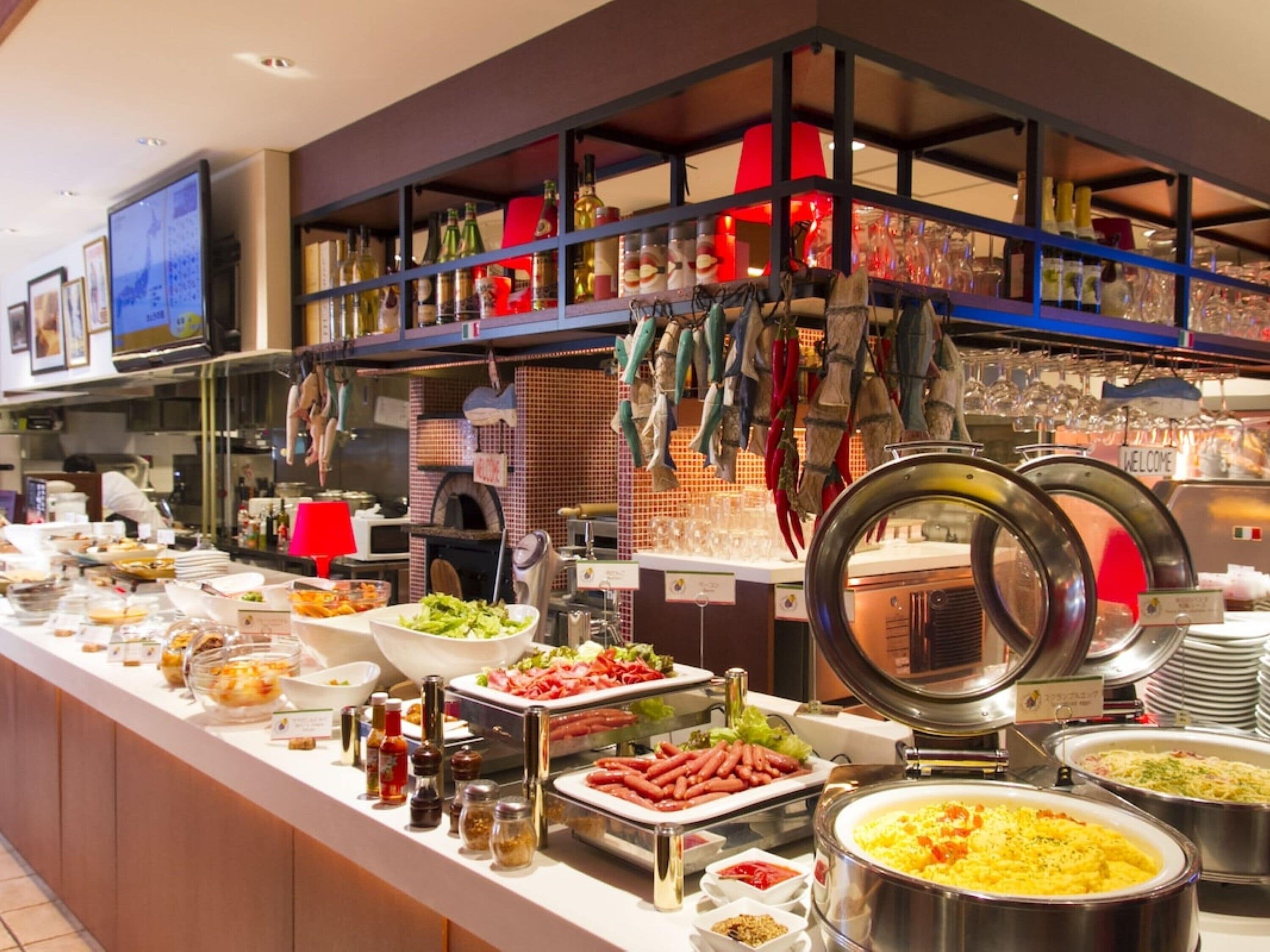 daily buffet breakfast (jpy 1950 per person)