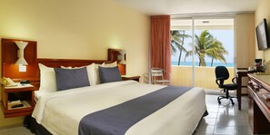 Standard Room, 1 King Bed, Non Smoking | In-room safe, desk, iron/ironing board, bed sheets - Hotel Hostal de Cortes (Veracruz)
