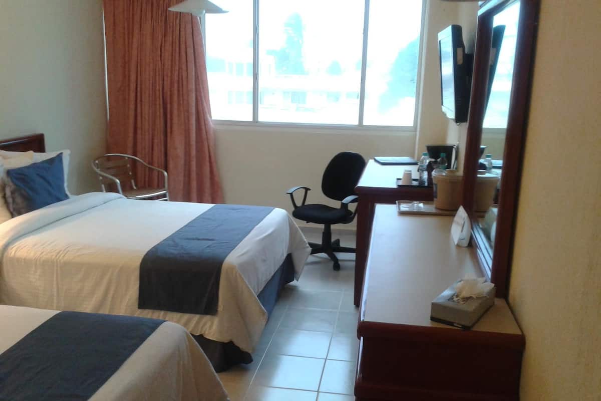 In-room safe, desk, iron/ironing board, bed sheets