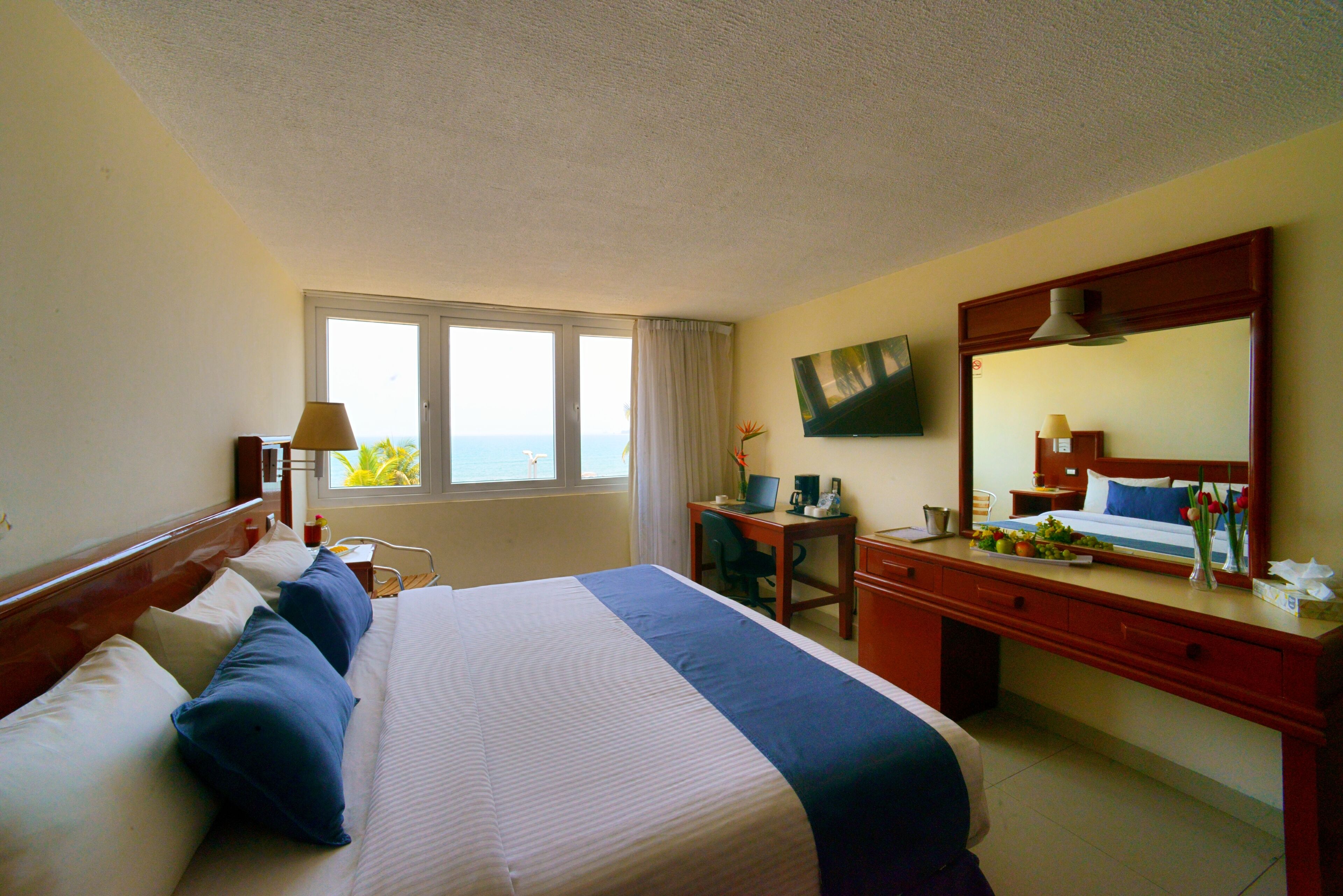 Superior Room | In-room safe, desk, iron/ironing board, bed sheets