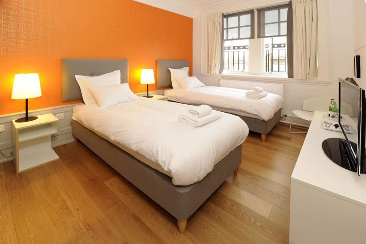 twin room | egyptian cotton sheets, hypo-allergenic bedding, individually decorated