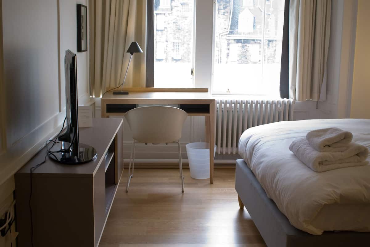 egyptian cotton sheets, hypo-allergenic bedding, individually decorated