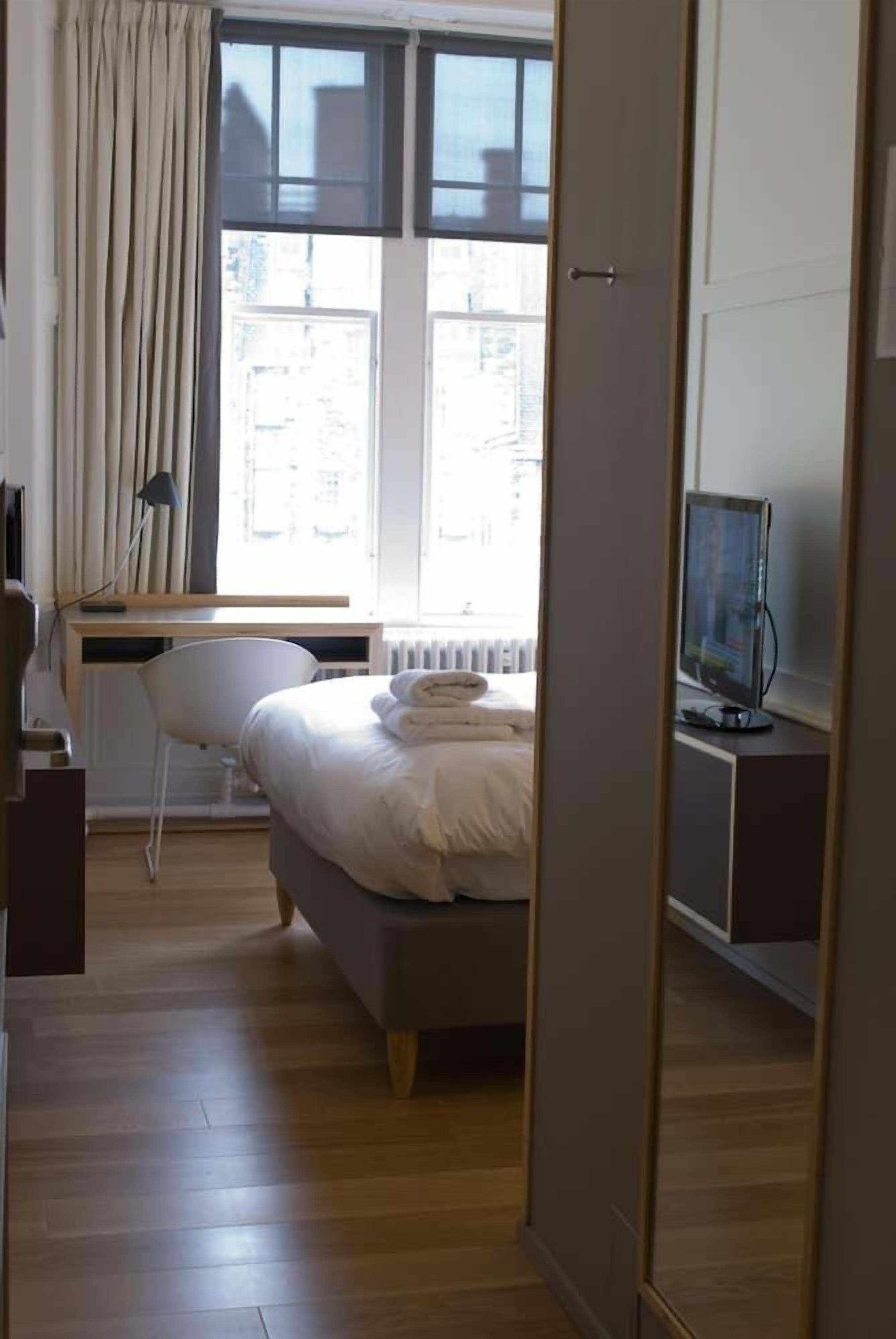 double room | egyptian cotton sheets, hypo-allergenic bedding, individually decorated