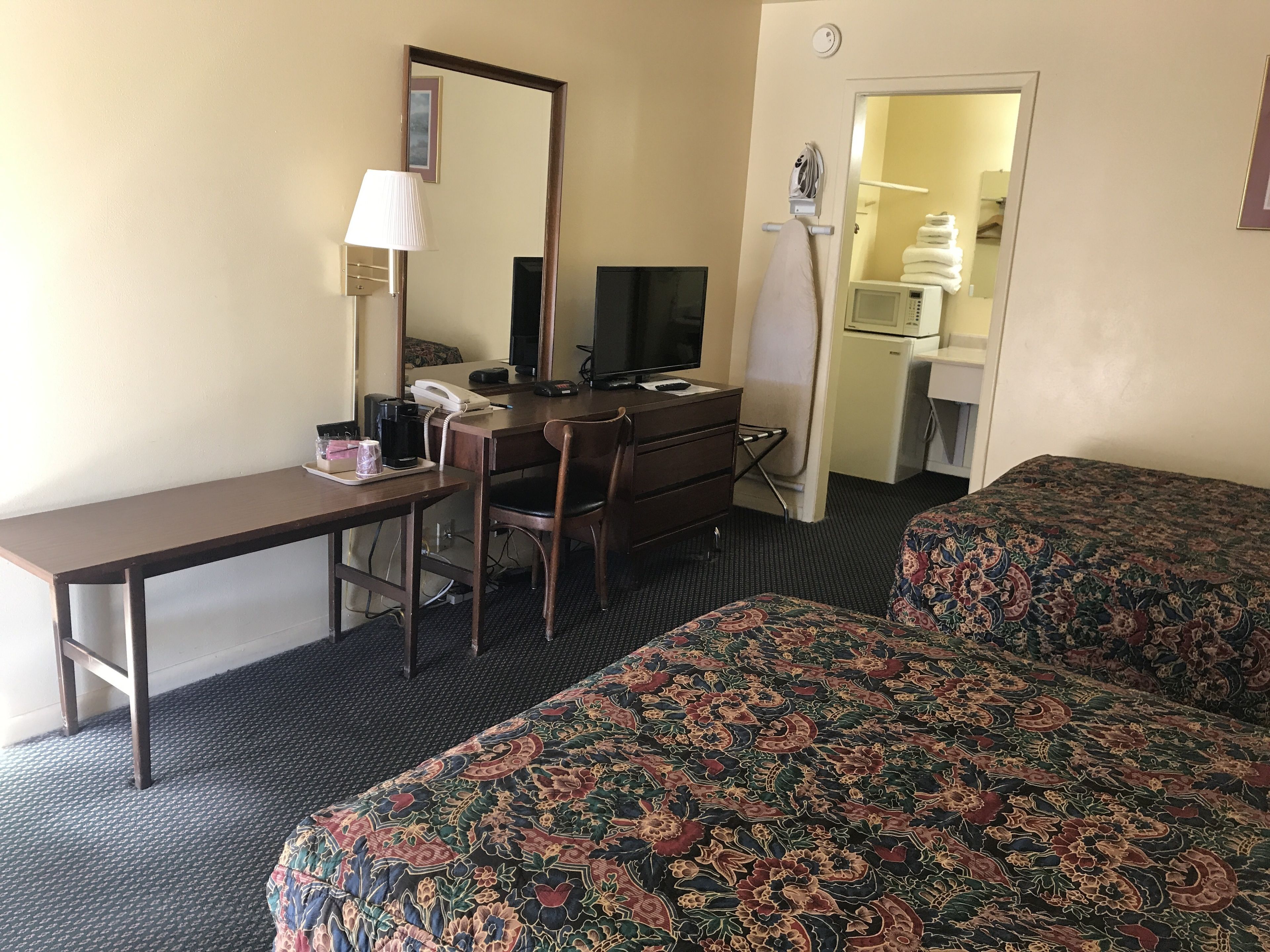 Fer et planche à repasser, Wi-Fi gratuit, draps fournis, réveils