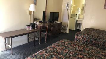 2 Doppelbetten, Nichtraucher | BĂŒgeleisen/BĂŒgelbrett, kostenloses WLAN, BettwĂ€sche, Wecker