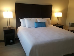 Standard Room, 1 King Bed, Non Smoking | Premium bedding, blackout drapes, iron/ironing board, free WiFi - The Dunes Rehoboth Beach (Dewey Beach)