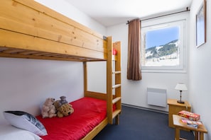Cots/infant beds