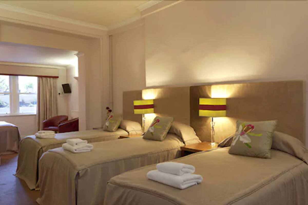 1 habitación, ropa de cama de alta calidad, escritorio y wifi gratis 