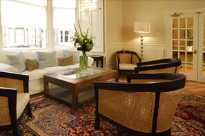 Suite | Living area | LED TV - My Edinburgh Life (Edinburgh)