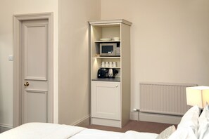 1 bedroom, premium bedding, desk, free WiFi