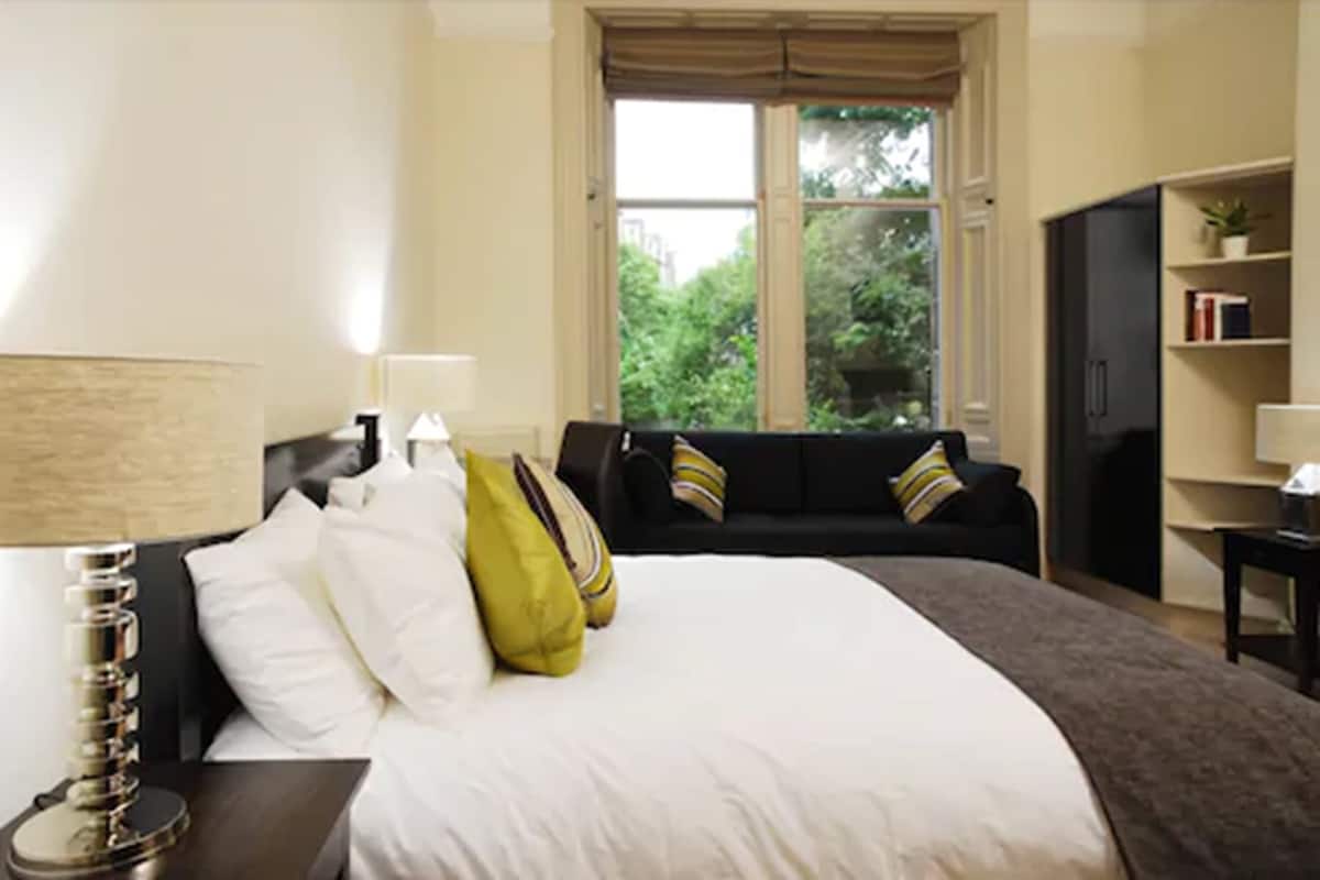 1 slaapkamer, luxe beddengoed, een bureau, gratis wifi