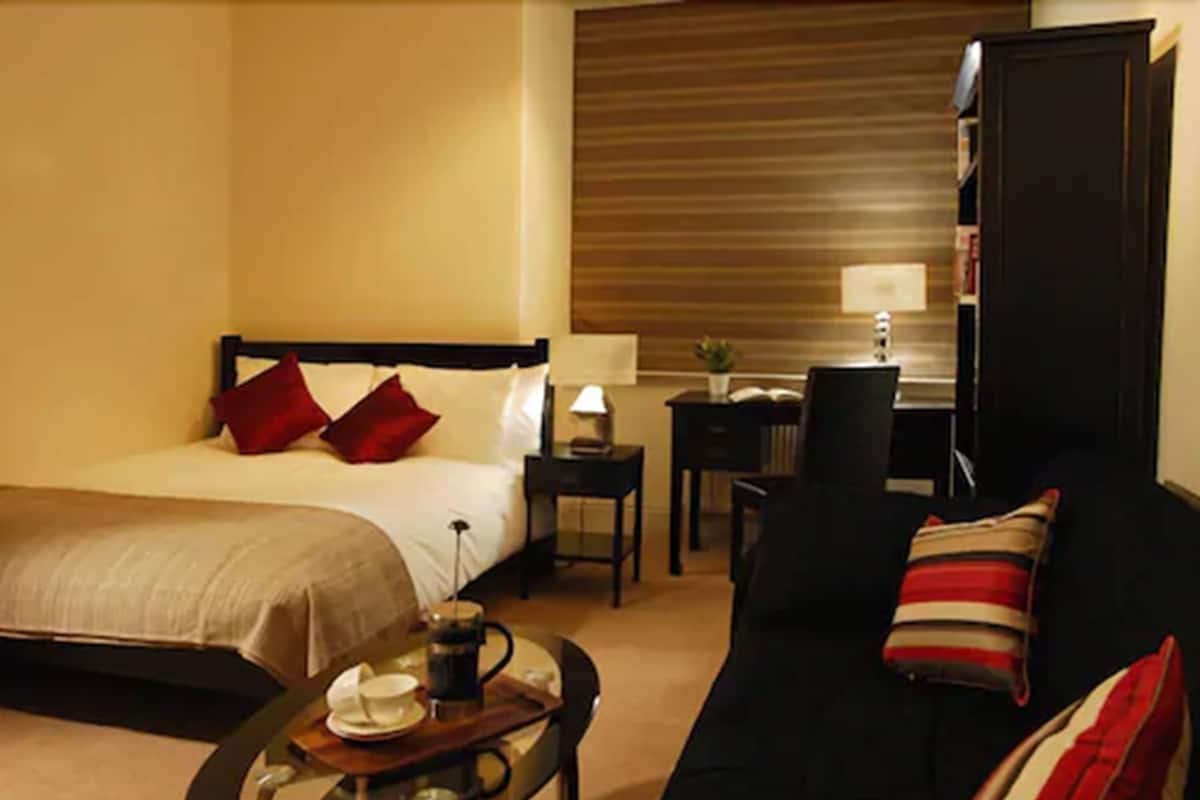 1 slaapkamer, luxe beddengoed, een bureau, gratis wifi