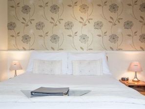 Double Room, Ensuite (Small) - Ellerbrook House (Windermere)
