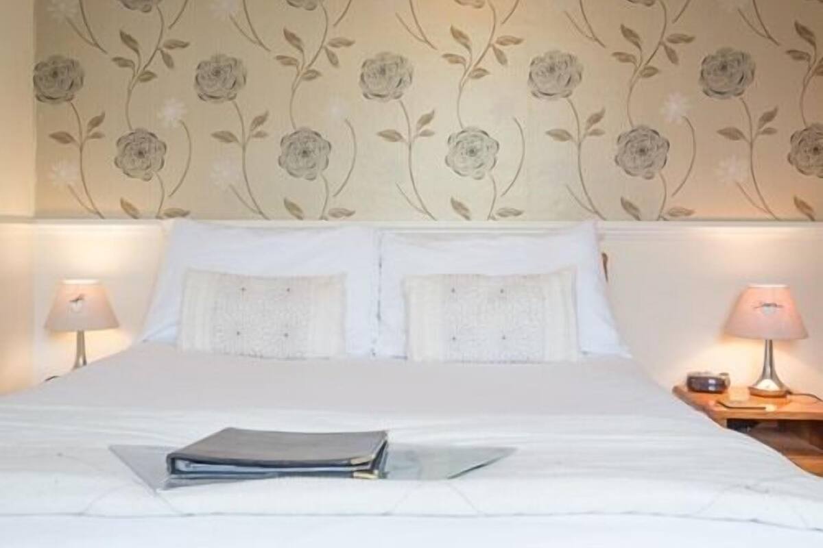 Double Room, Ensuite (Small)
