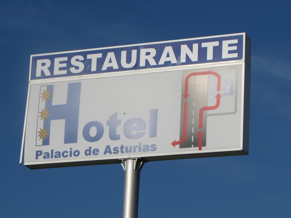 Exterior - Hotel Palacio de Asturias (Oviedo)