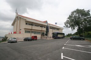 Free self parking - Hotel Palacio de Asturias (Oviedo)