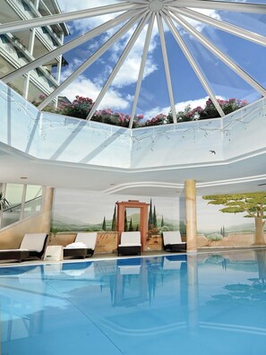 Hồ bơi trong nhà 