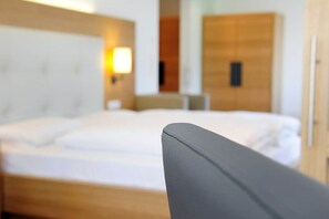 Junior Suite, Balcony, Valley View | Premium bedding, in-room safe, desk, rollaway beds - Wander- und Bikehotel Vinschgerhof (Silandro)