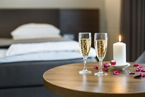 Desk, soundproofing, iron/ironing board, free WiFi - Porto Hotel (Plunge)