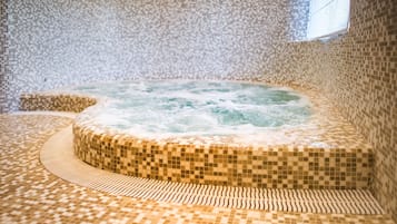 Indoor spa tub