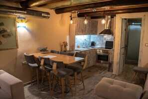 Minibar, desk, laptop workspace, free WiFi - Odos Oneiron Boutique Hotel (Chania)