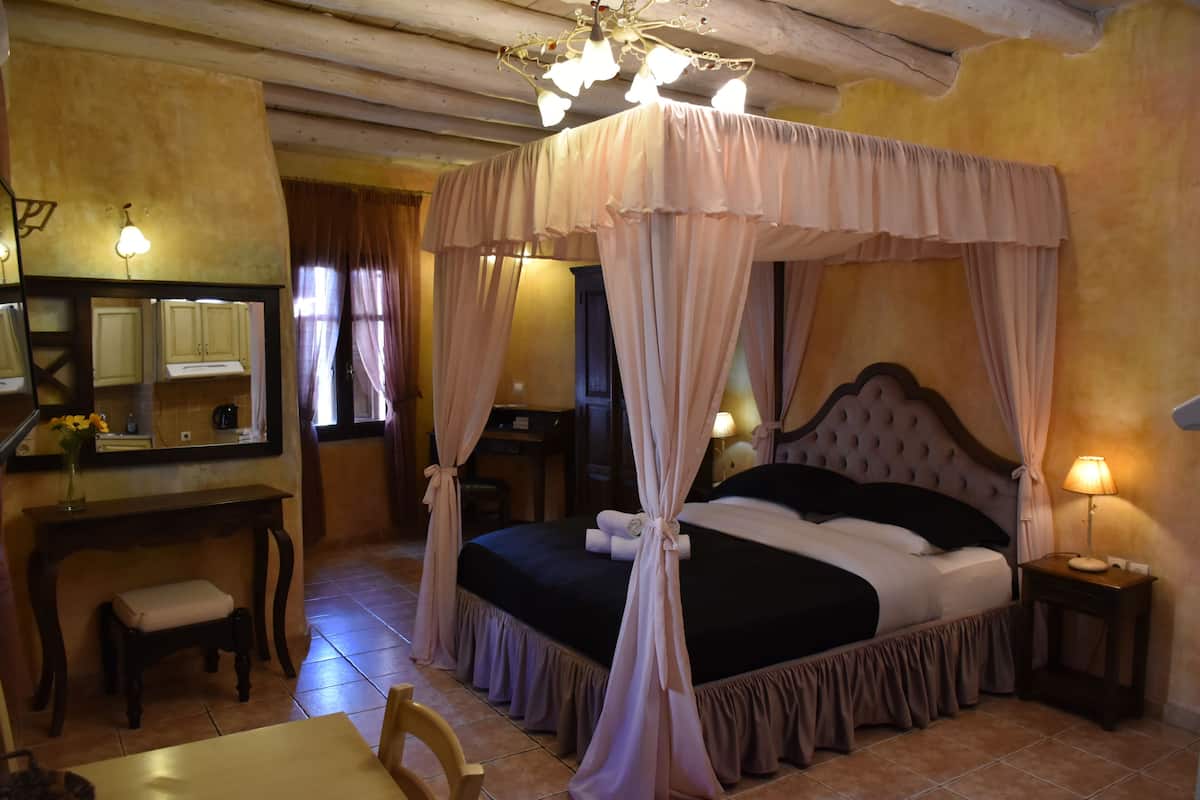 Deluxe Suite | 1 bedroom, minibar, desk, laptop workspace