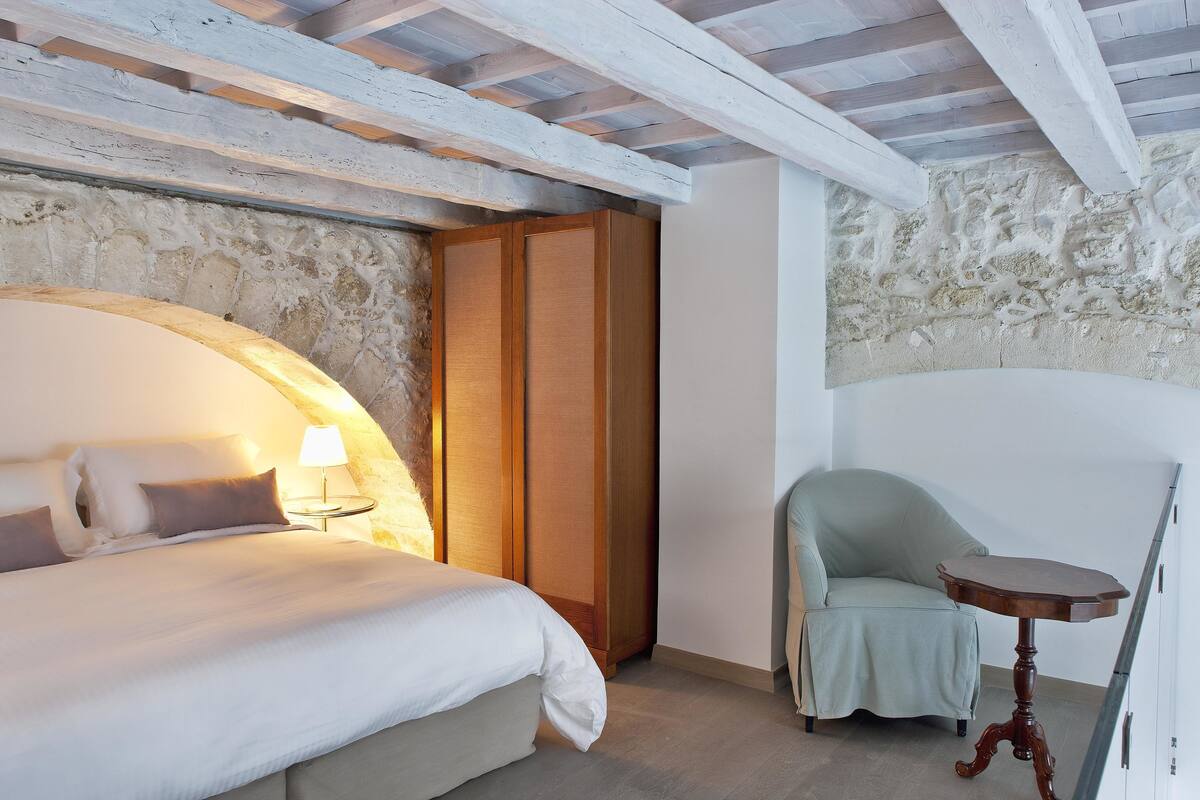 Suite, Pool View (Estate) | Minibar, in-room safe, desk, soundproofing