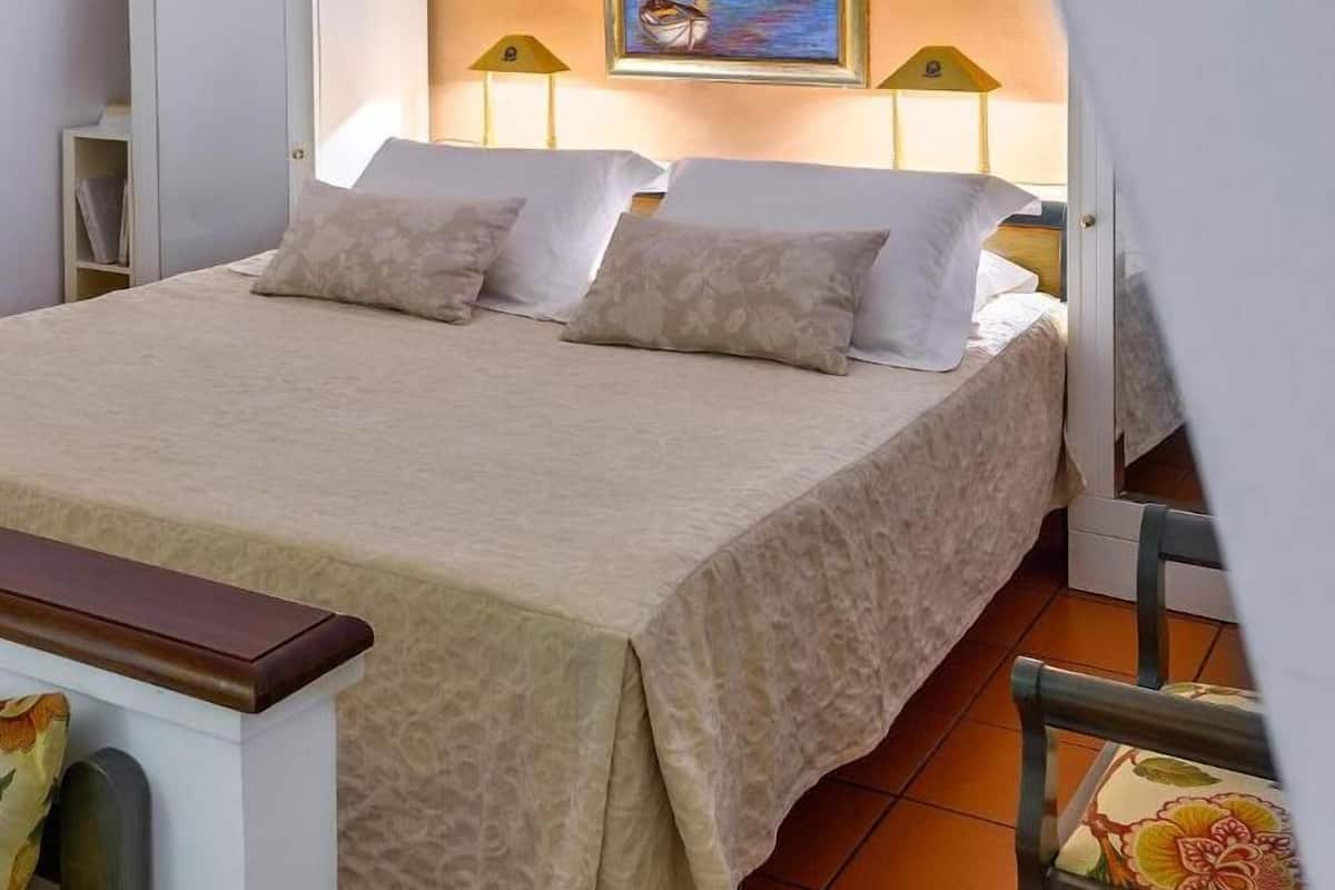 Superior Room (Palazzo) | 1 bedroom, minibar, in-room safe, individually decorated