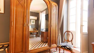 Premium Double Room, Ensuite, Courtyard View (Ecrivain)