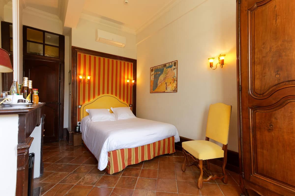 Klassieke tweepersoonskamer, en-suite badkamer (Maréchal) | 2 slaapkamers, luxe beddengoed