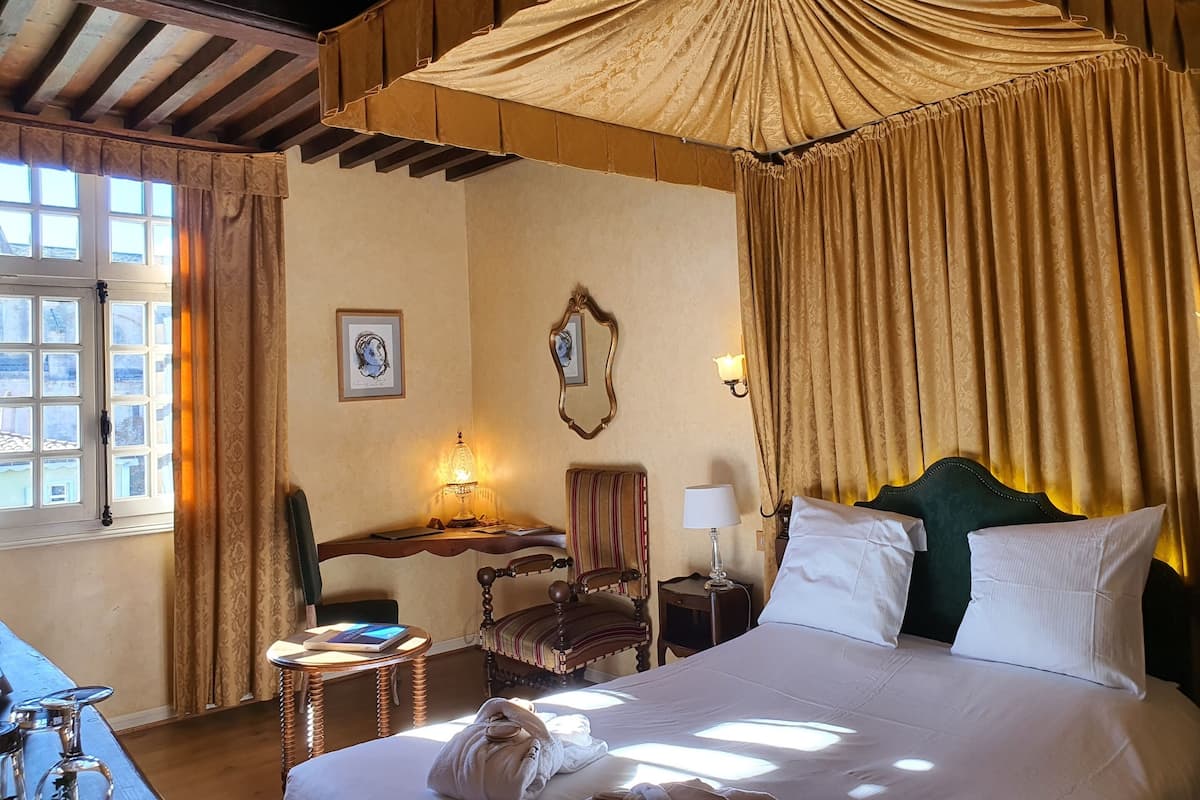 Romantische tweepersoonskamer, en-suite badkamer (Dame louise) | 2 slaapkamers, luxe beddengoed