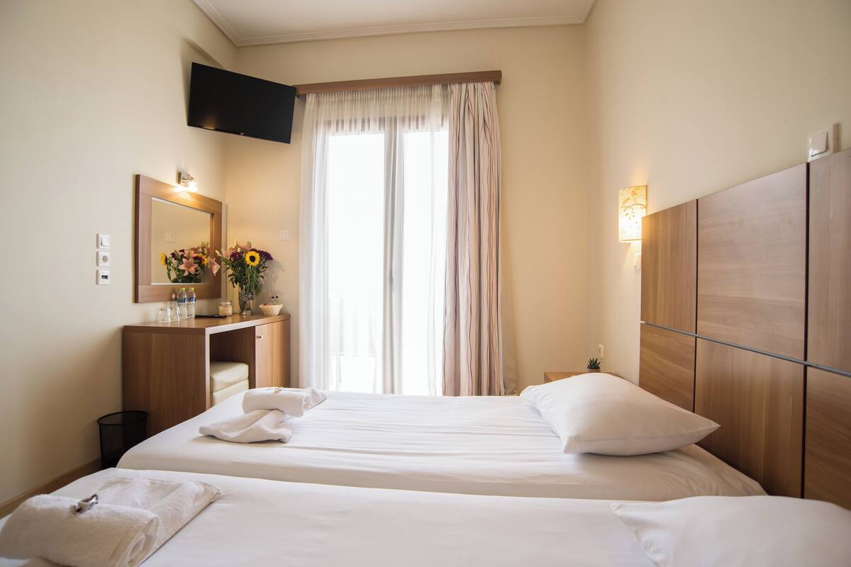 double room | premium bedding, in-room safe, blackout curtains, soundproofing