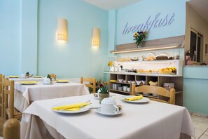 每日供應歐陸早餐 (每人 EUR5)