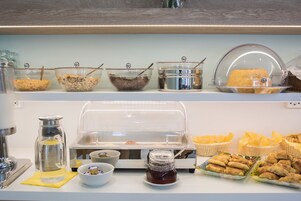 Desayuno continental diario (EUR 5 por persona)