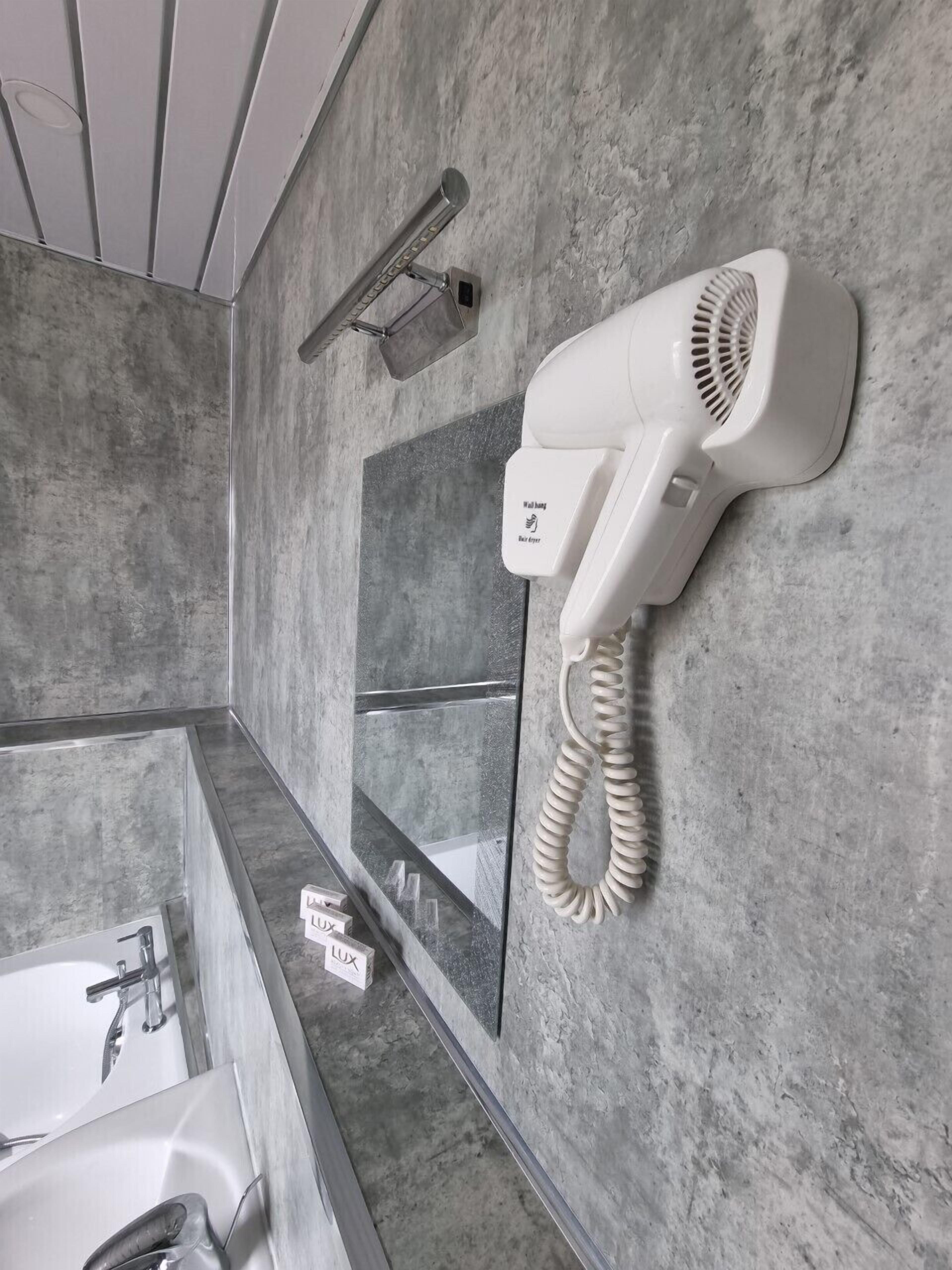 Deluxe Triple Room, Ensuite, Sea View | Bathroom