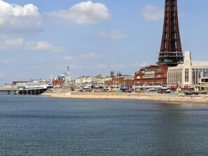 Vierpersoonskamer, en-suite badkamer, uitzicht op zee | Uitzicht vanuit accommodatie