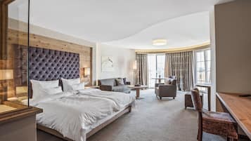 Junior Suite, Balcony, Annex Building (Deluxe) | Premium bedding, in-room safe, desk, laptop workspace