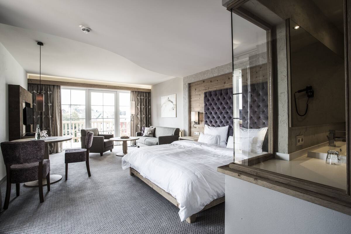 junior suite, balcony, annex building (superior plus) | 1 bedroom, premium bedding, in-room safe, desk