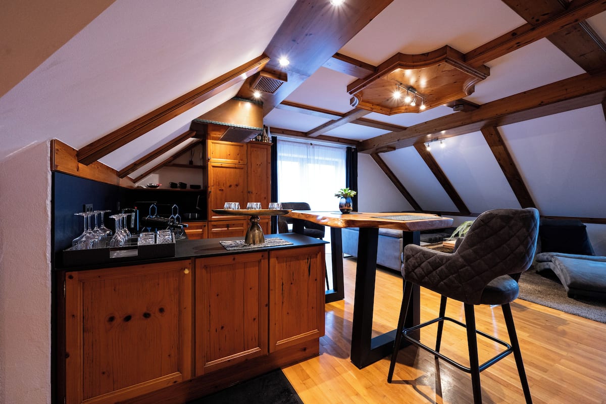 Chalet, bijgebouw | Privékeuken | Een kinderstoel