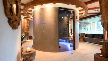 Couples treatment rooms, body treatments, hot stone massages