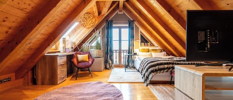 1 bedroom, premium bedding, in-room safe, desk