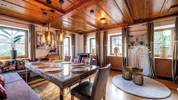 Chalet Kitzbuehel - Grand Lodge | In-room dining