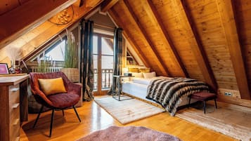 Grand chalet | Luxe beddengoed, een kluis op de kamer, een bureau, een laptopwerkplek