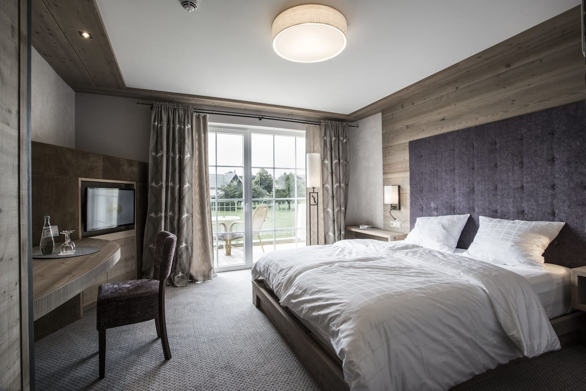 1 slaapkamer, luxe beddengoed, een kluis op de kamer, een bureau