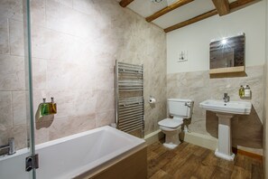 Double Room, Ensuite | Bathroom - The Barns at Thorpe Market (Norwich)