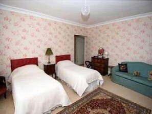 Twin Room, Ensuite (Tweed)